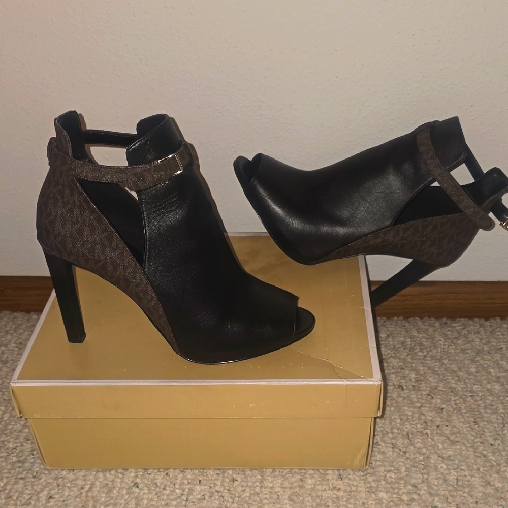 Michael Kors Cut-Out Stiletto Booties - Picture 3 of 8